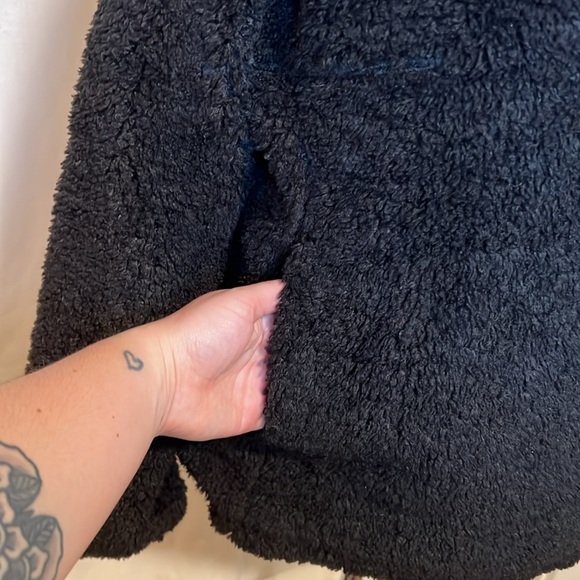 Lululemon black sherpa pull over jacket with front pocket - Picture 4 of 7